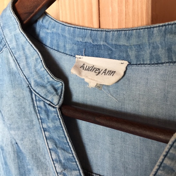 Audrey Ann Women’s Size M Denim V-Neck Tunic Roll-Up Sleeves - Picture 2 of 6